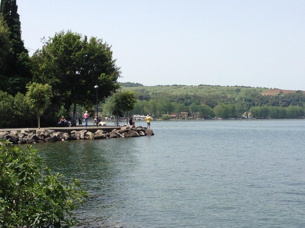 La Casa Sul Lago Анґуїллара-Сабація Номер фото